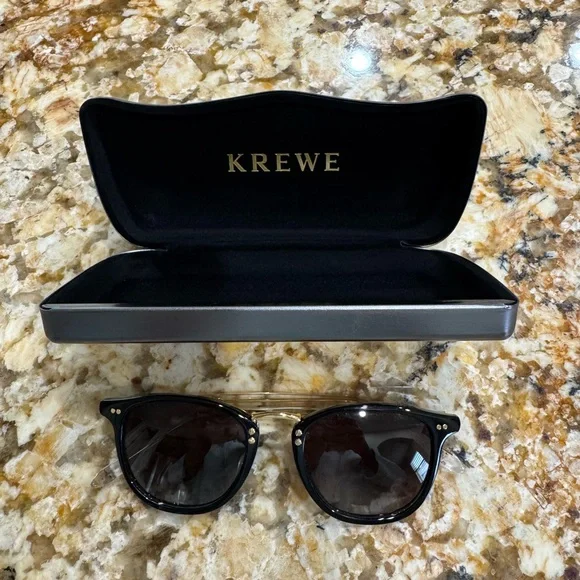 KREWE | Accessories | Krewe Black Gold Fashion Sunglasses  display picture 3